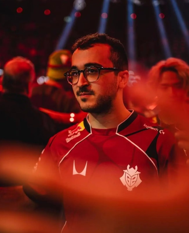 G2晒新赛季队服：我们穿上很有型 你穿上那不得帅气指数倍增长