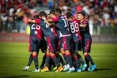 卡利亚里主场死守PK罗马客场83%不败率，11分差距下的逆袭玄机